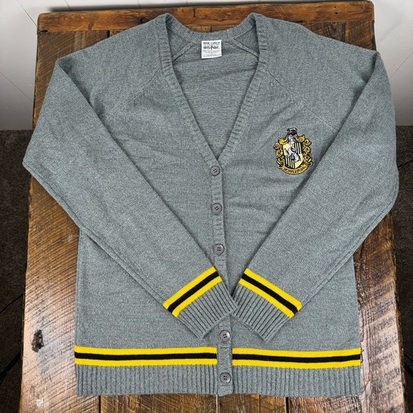 Hufflepuff House Crest Cardigan – Harry Potter Official Knitwear - Picture 14 of 14